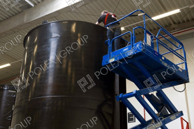 Производство цилиндрических пластиковых емкостей